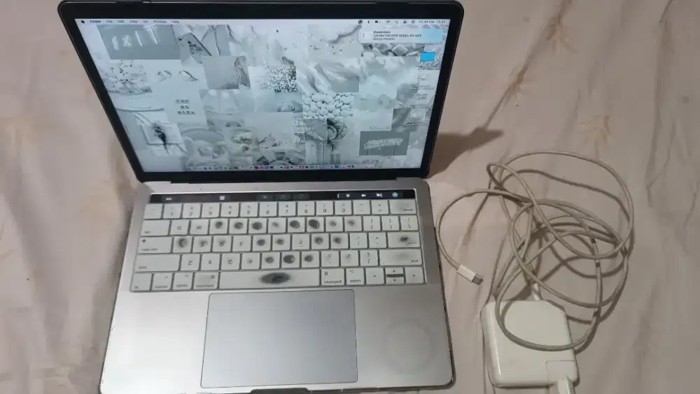 Macbook Pro 13 inch Touch Bar 2017 A1706 256 GB