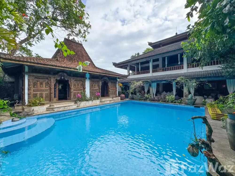 6 Bedroom Villa for sale in Seminyak, Bali
