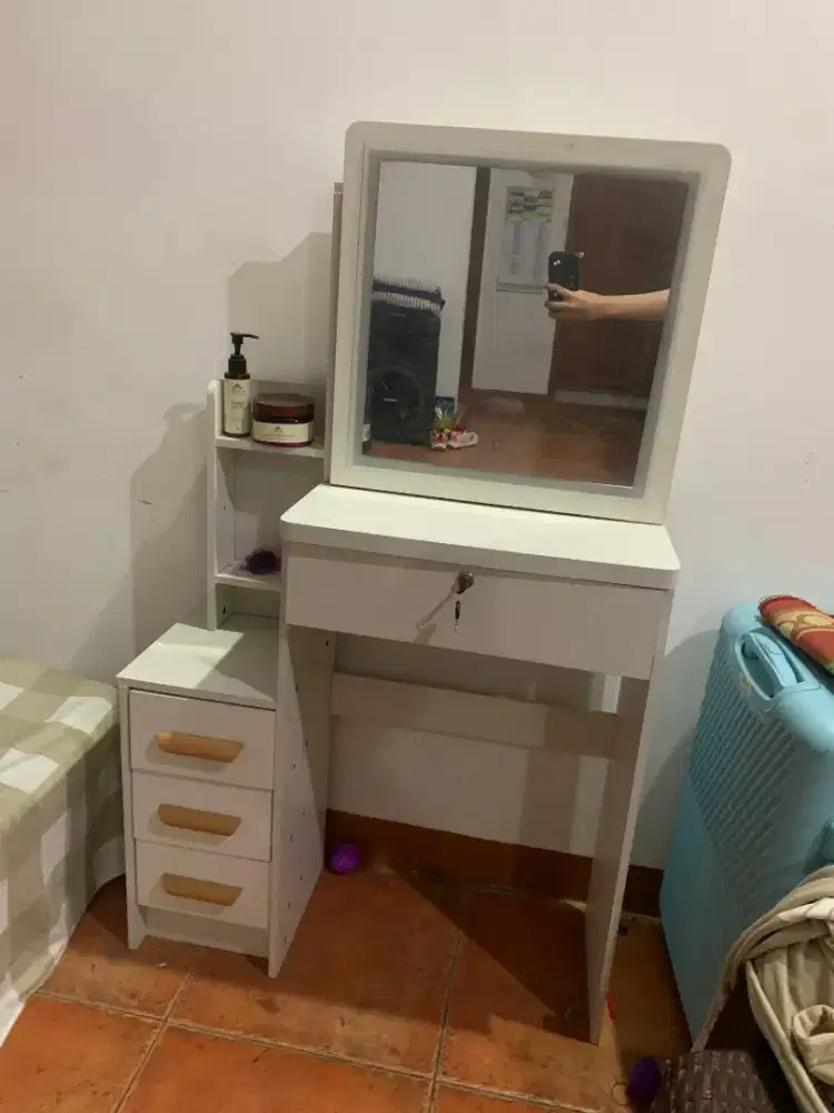 Meja rias masih bagus