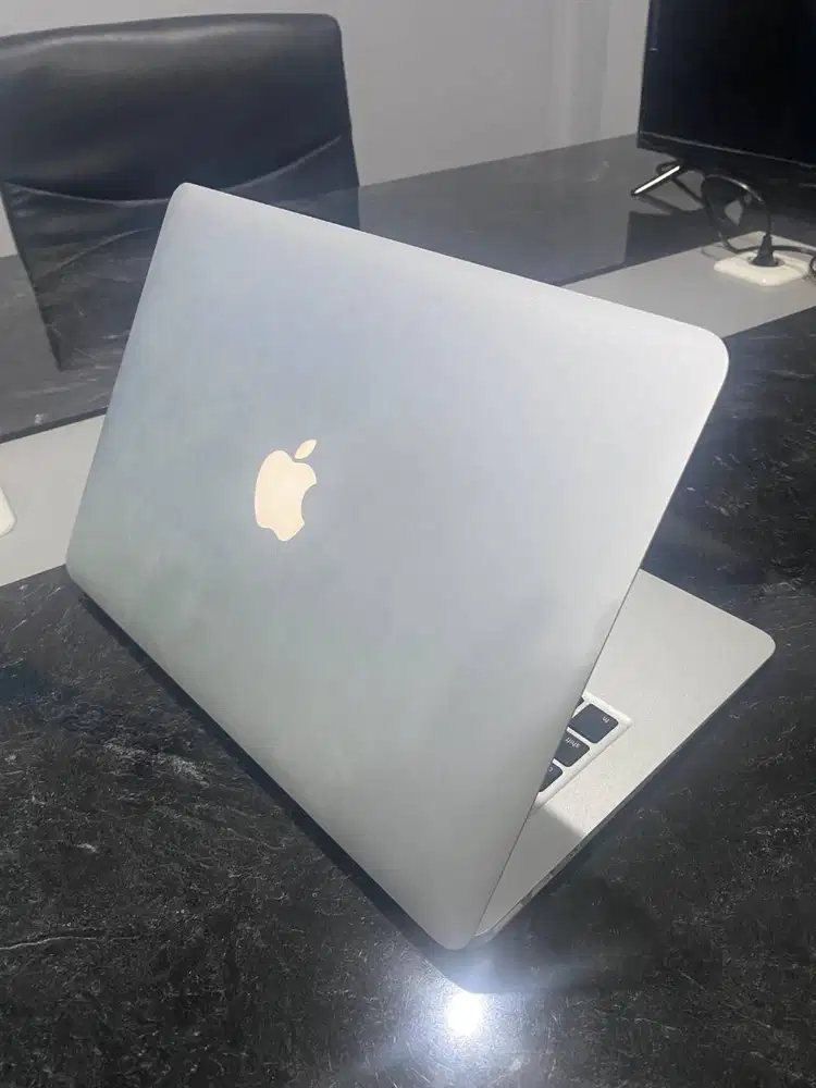 MACBOOK AIR 13 INCH 2015