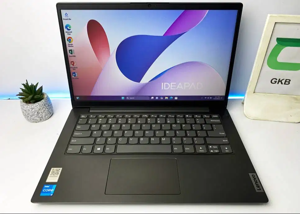 Laptop Lenovo core i3 Gen 11 Ram 8gb Ssd 256gb normal siap pakai worth