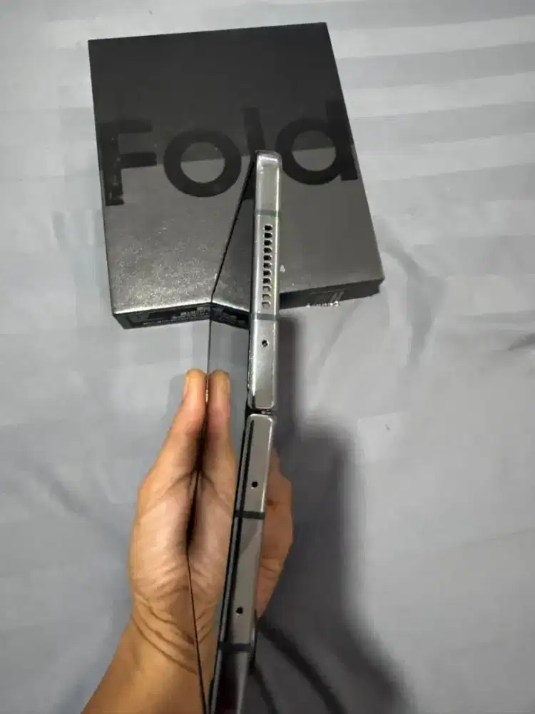 Samsung z fold 4 masih mulus no minus lengkap dengan kotak nya harga