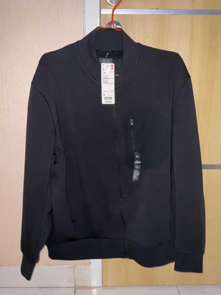 Uniqlo Jaket Sweat Dry Ritsleting Black