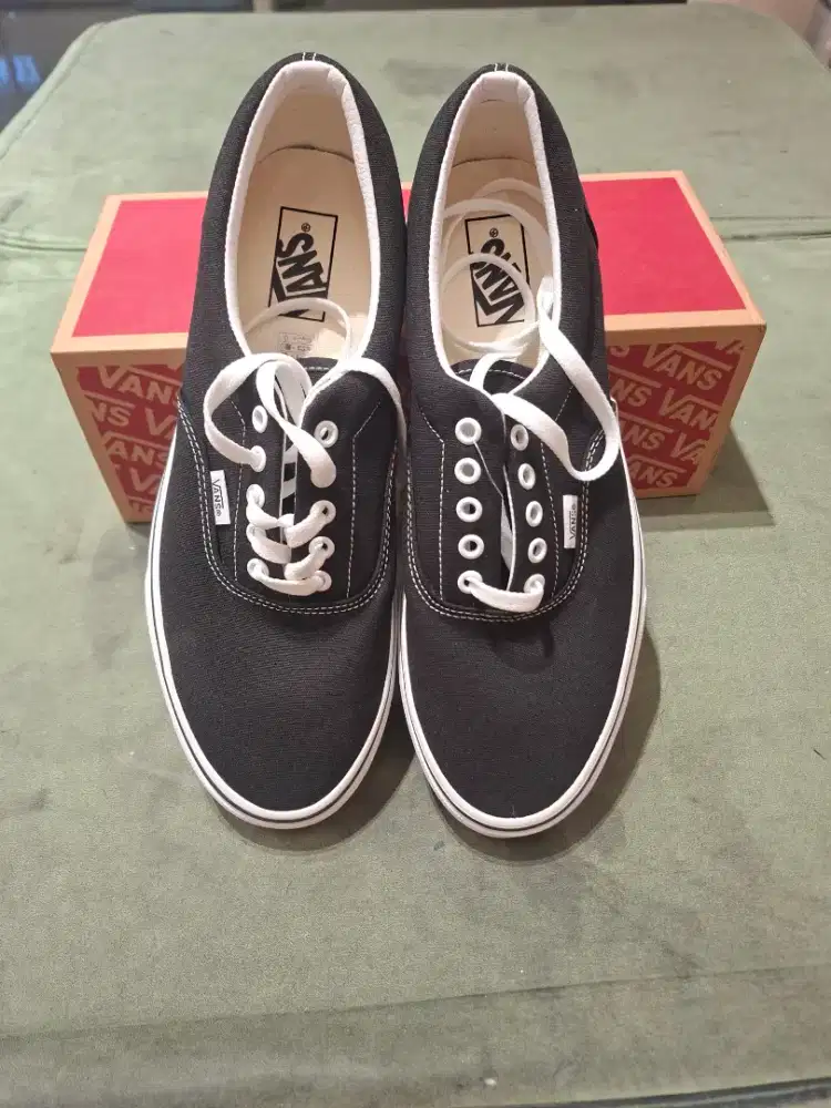 Sepatu Vans Era