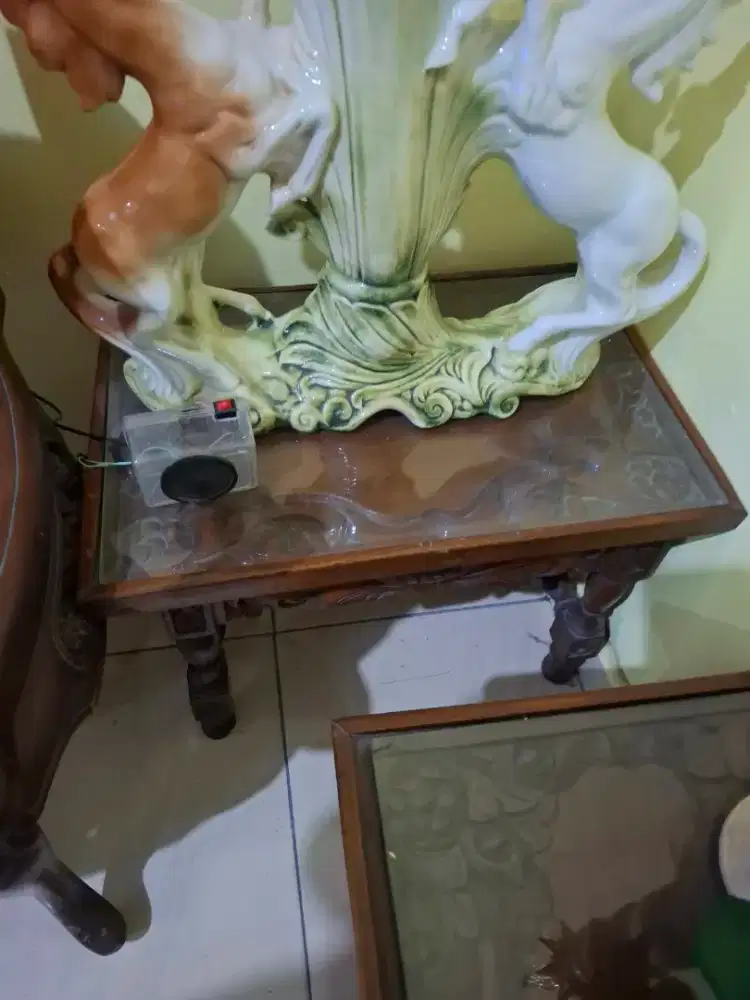 Dijual 2 meja hias kecil jati