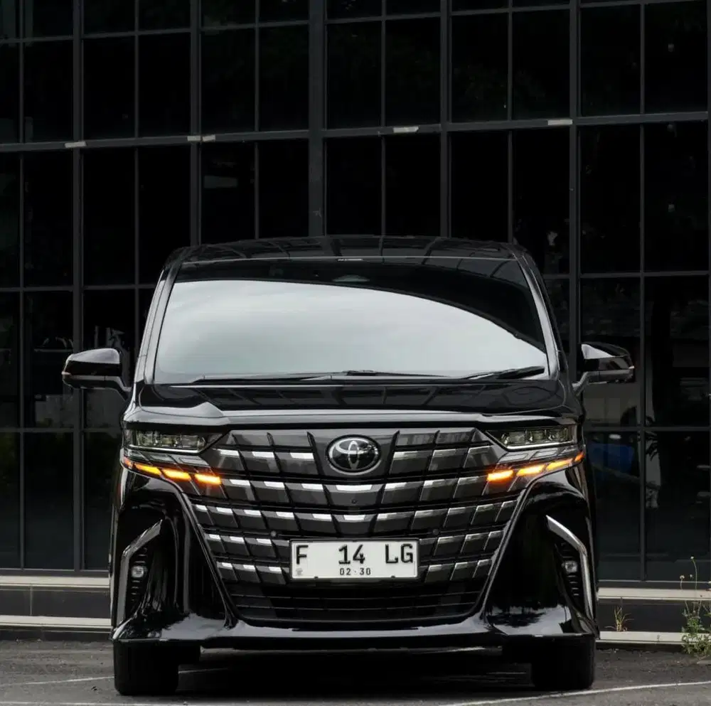 Alphard Hybrid 2023. Km rendah