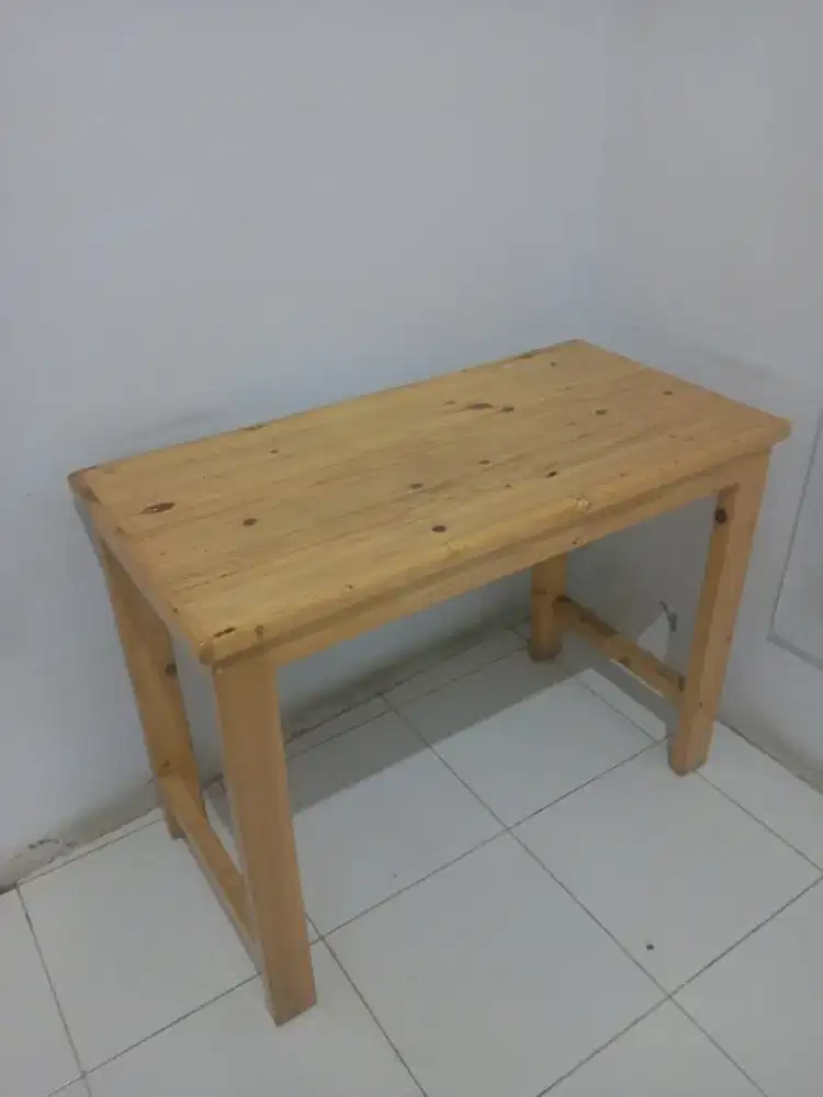 Meja kayu berkualitas