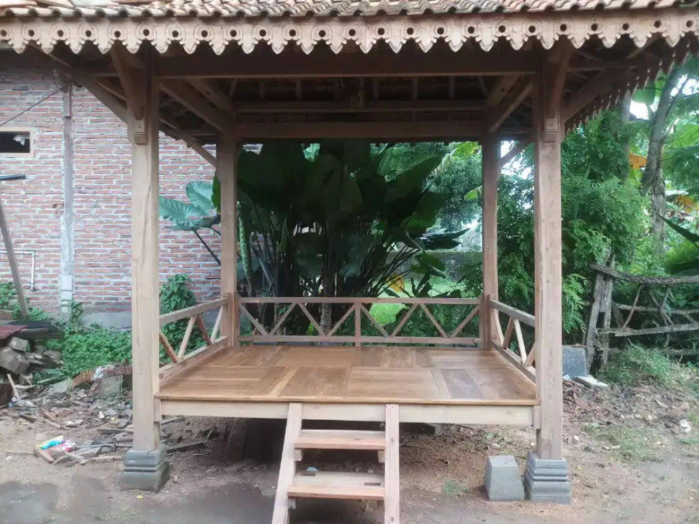 Gasebo kayu jati tua