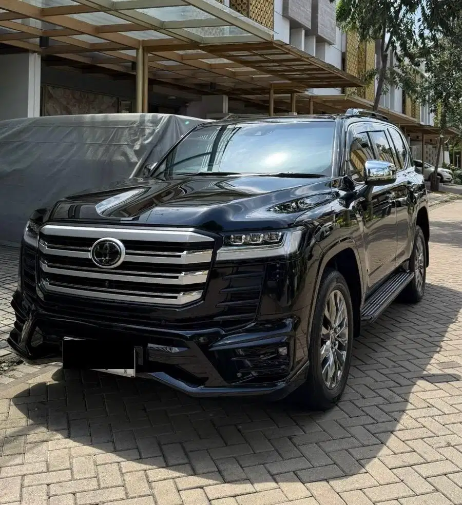 [ LOW KM ] Land Cruiser VXR300 V6 2023/2024 pajak baru