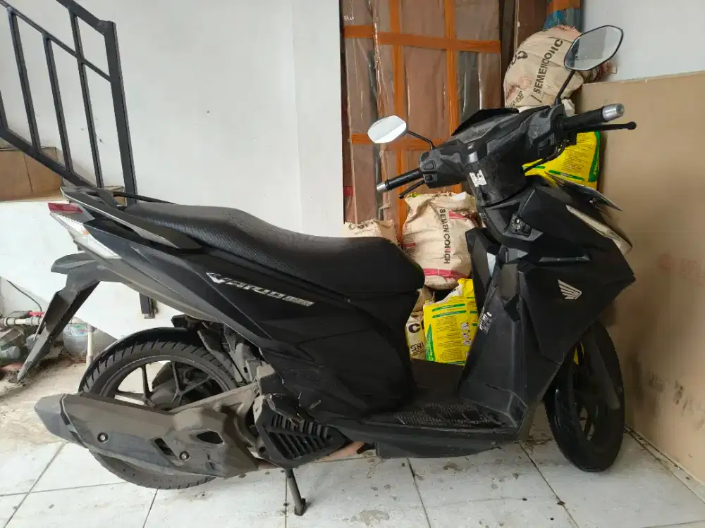 Di jual motor bekas honda vario tahun 2017