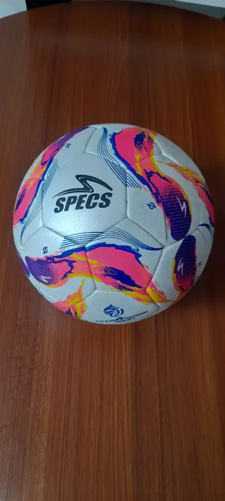 Dijual borongan bola sepak semua ada 7 pcs Harga Nego