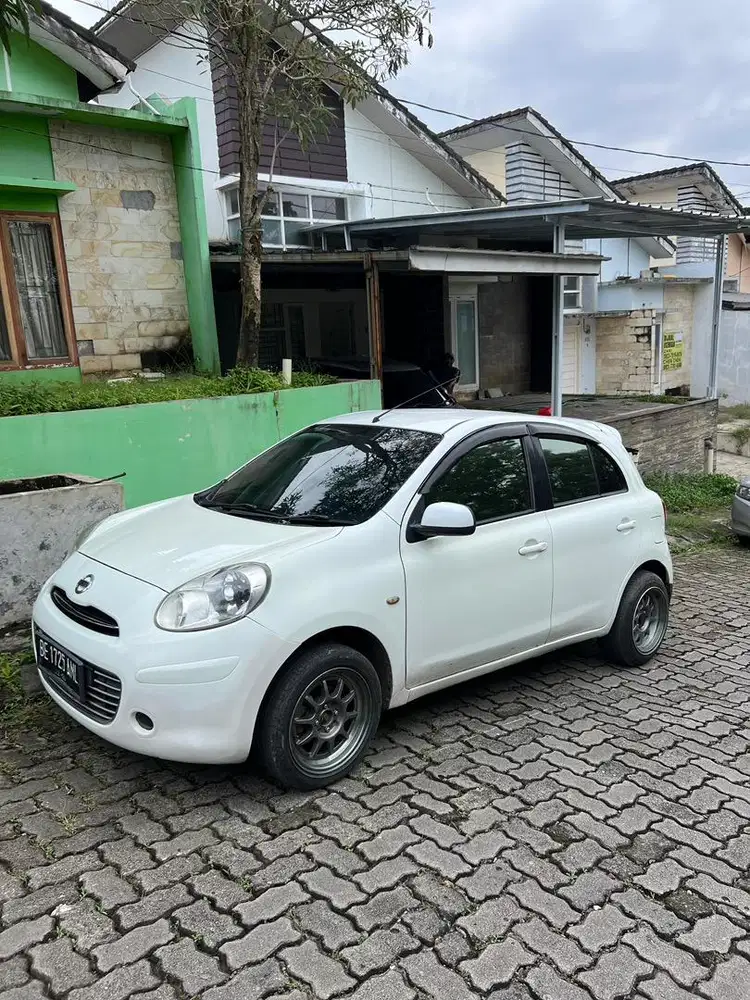 Nissan March XS 2011