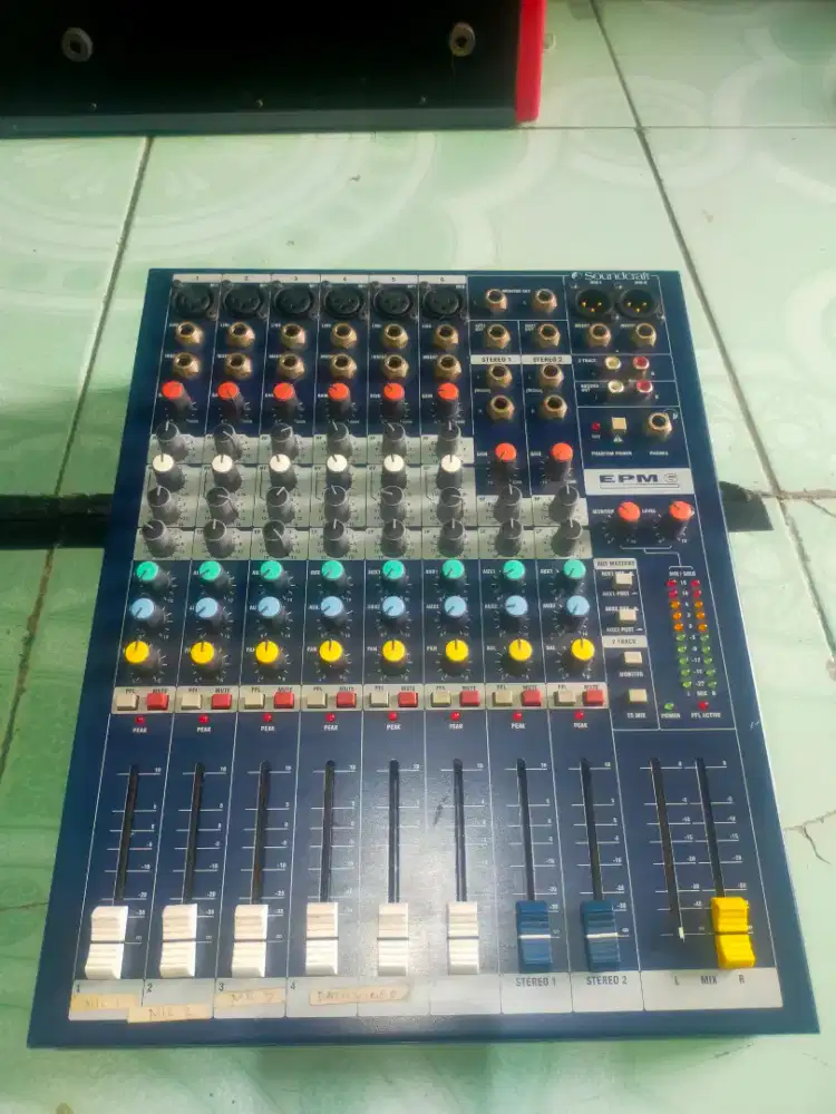 Mixer soundcraft epm6