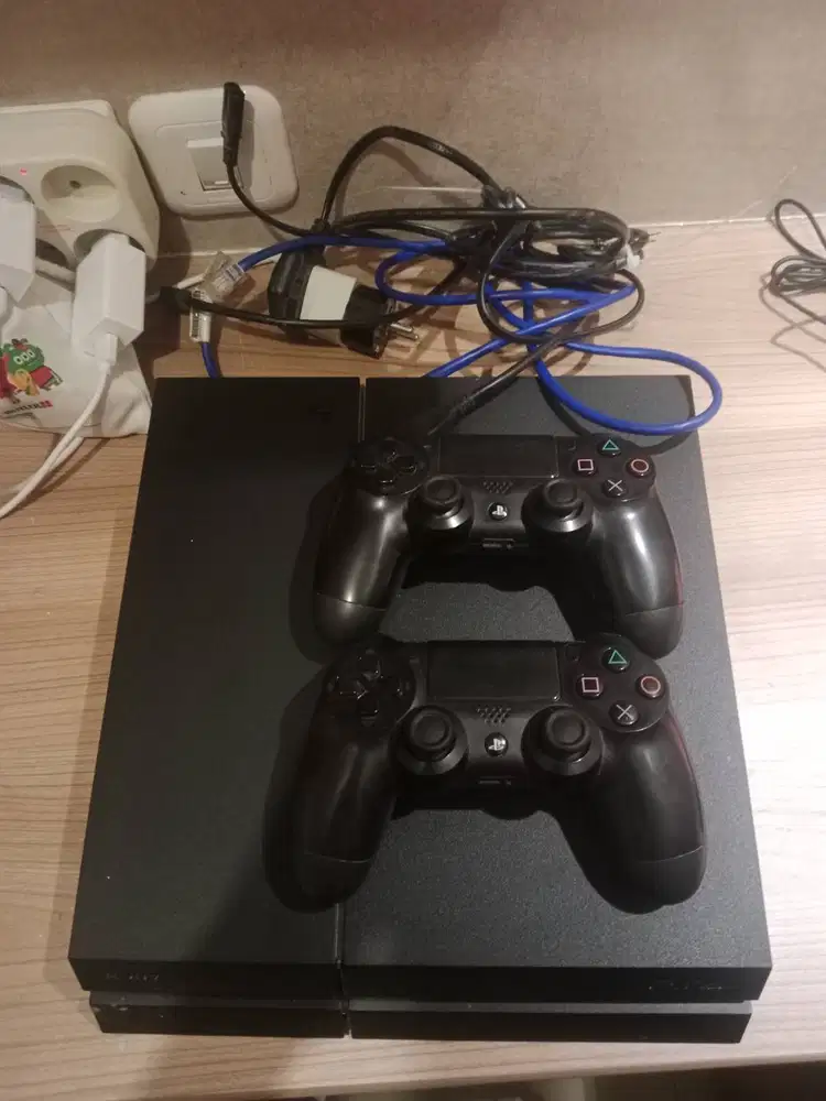 PS4 FAT 1TB 2 DUAL SHOCK DENGAN 10 GAME