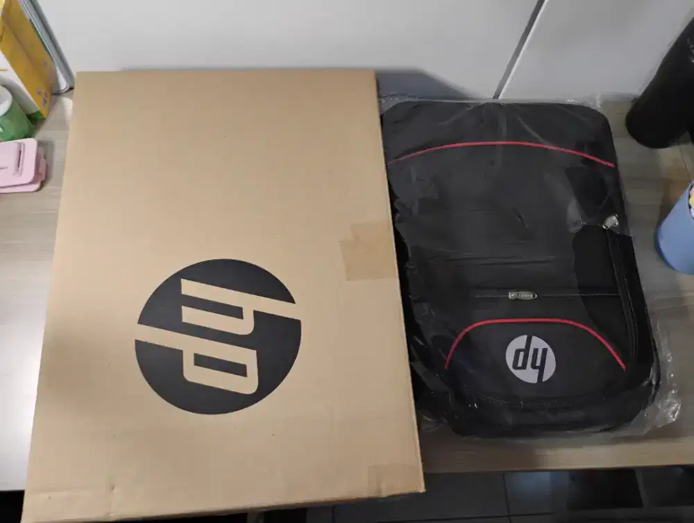 HP Pavilion 16 silver touchscreen Ryzen 7 8840U Hdd 1TB 16GB RAM