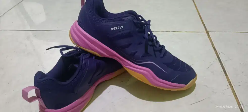 Sepatu badminton/tenis/olahraga lainnya