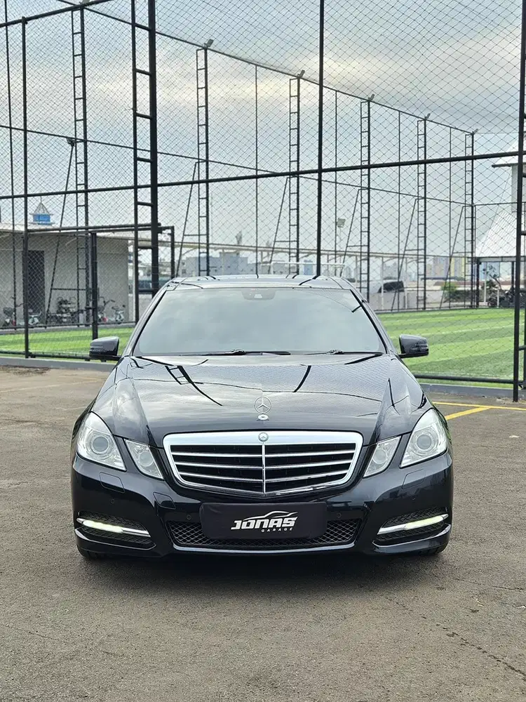 Mercedes-Benz E300 2011 Bensin