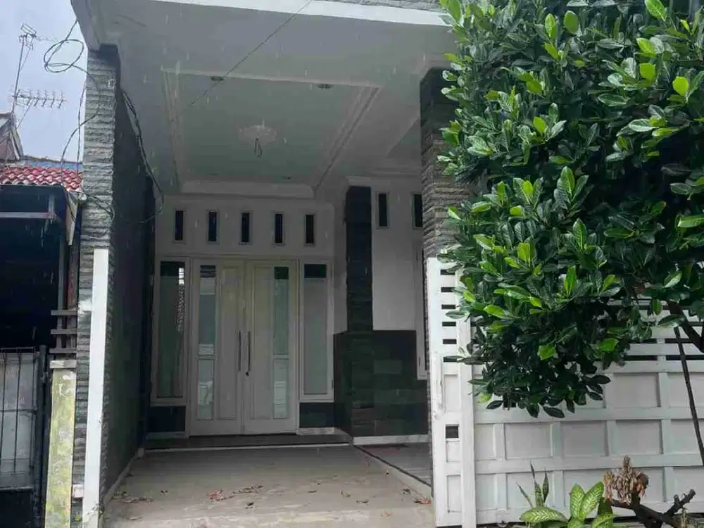 Rumah dijual/ disewa di Duta Bumi 3 full renovasi 1.5 lantai bagus  siap huni