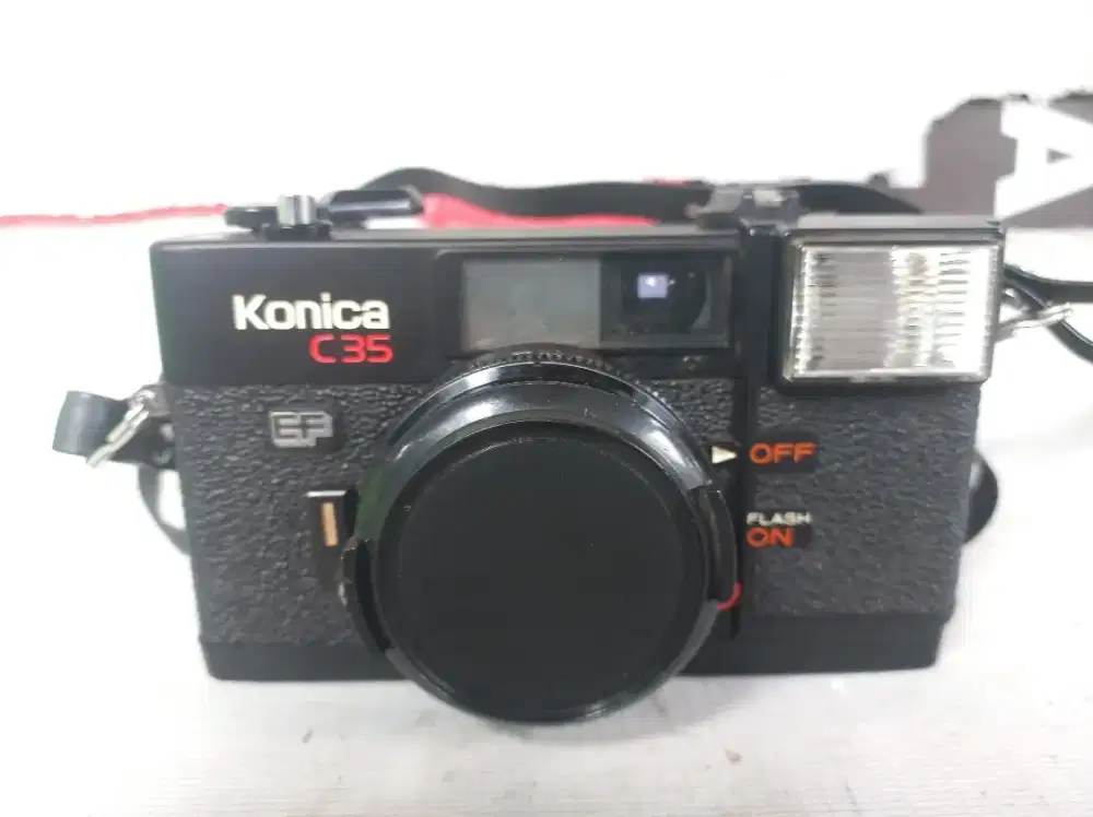 Kamera Konica C35 + Nikon F-6001
