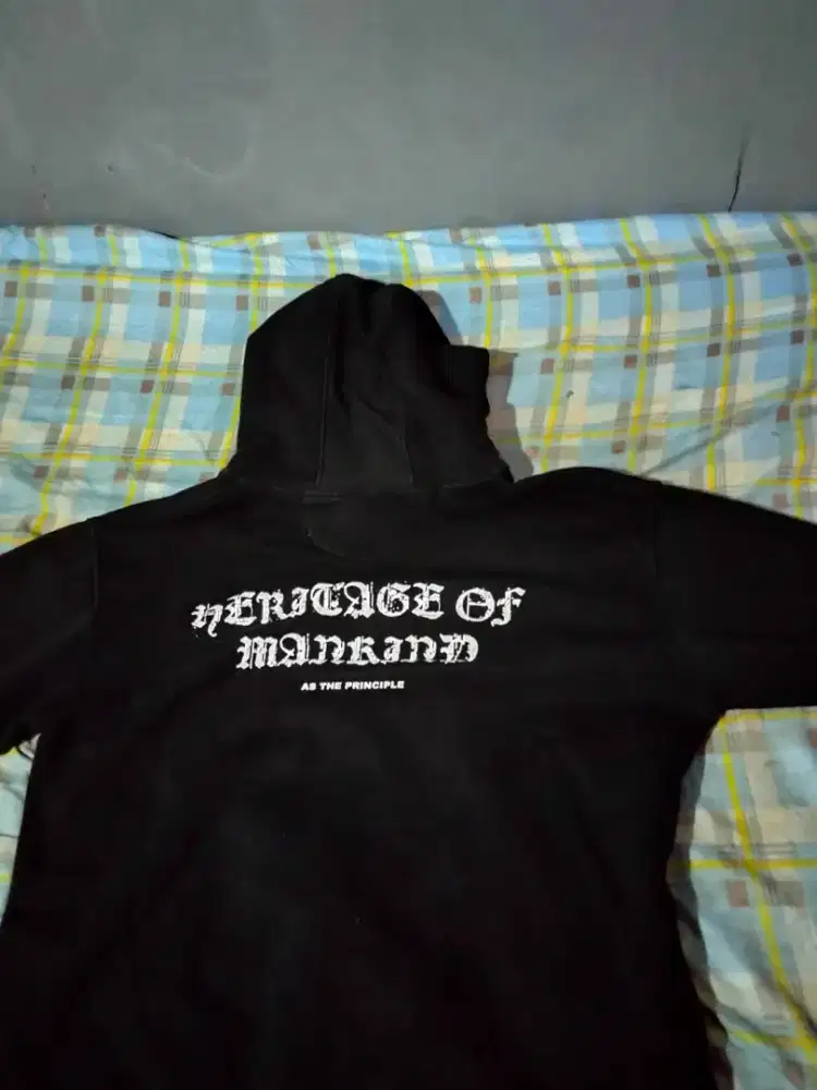 Hoodie pria warna hitam