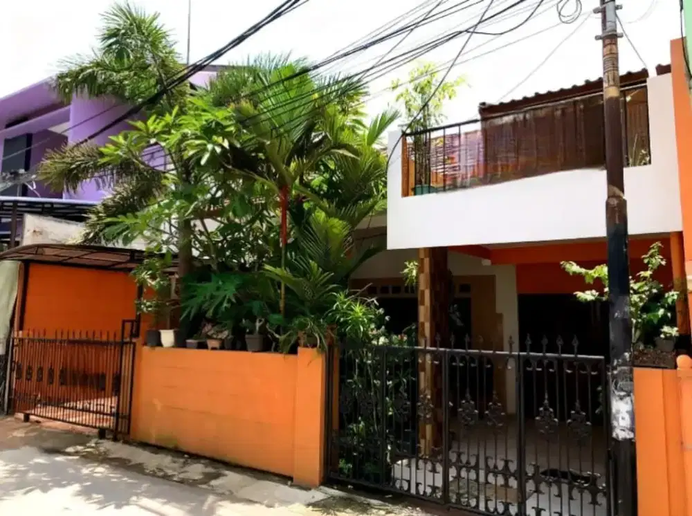 Dijual rumah 2 lantai di kampung Makasar Jaktim( sisi)