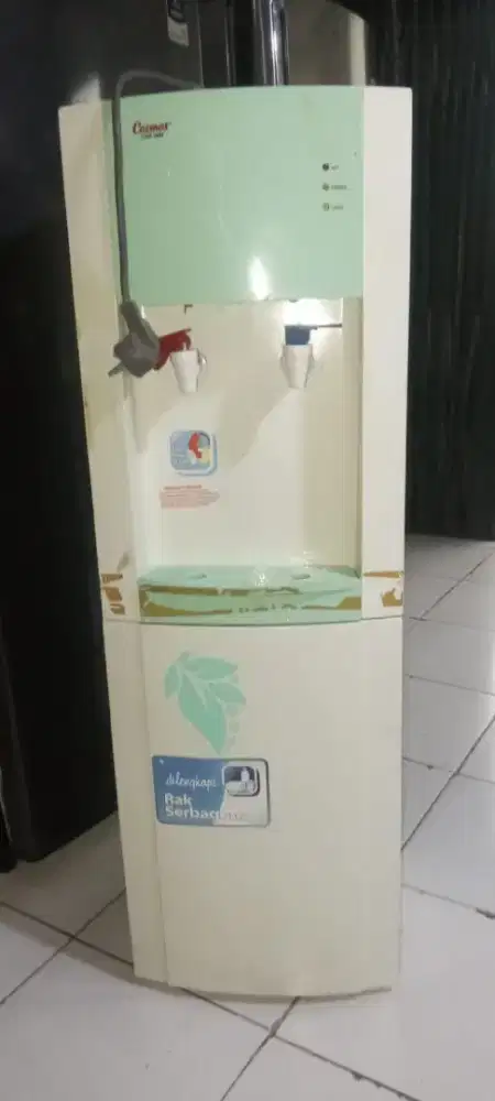 Dispenser panas dan dingin