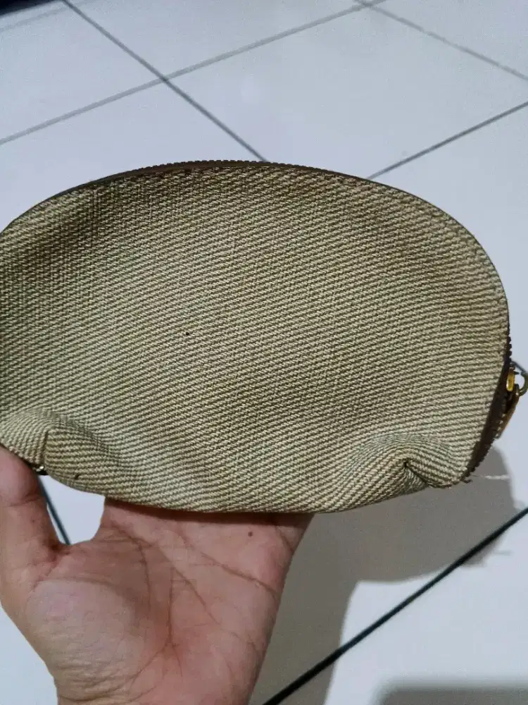 Pouch ( tempat Make up/Hp )
