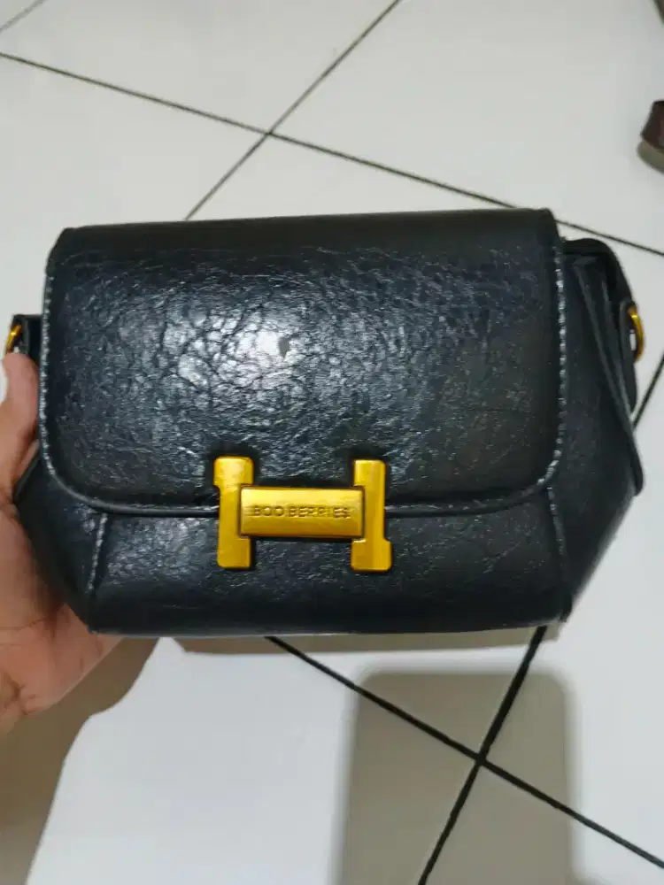 Sling Bag Hitam Lokal Brand