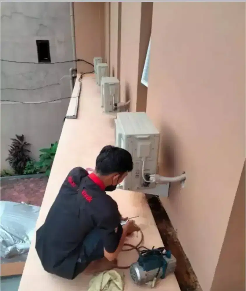 Service AC. Bongkar pasang AC. Perbaikan AC kulkas. Mesin cuci Dll