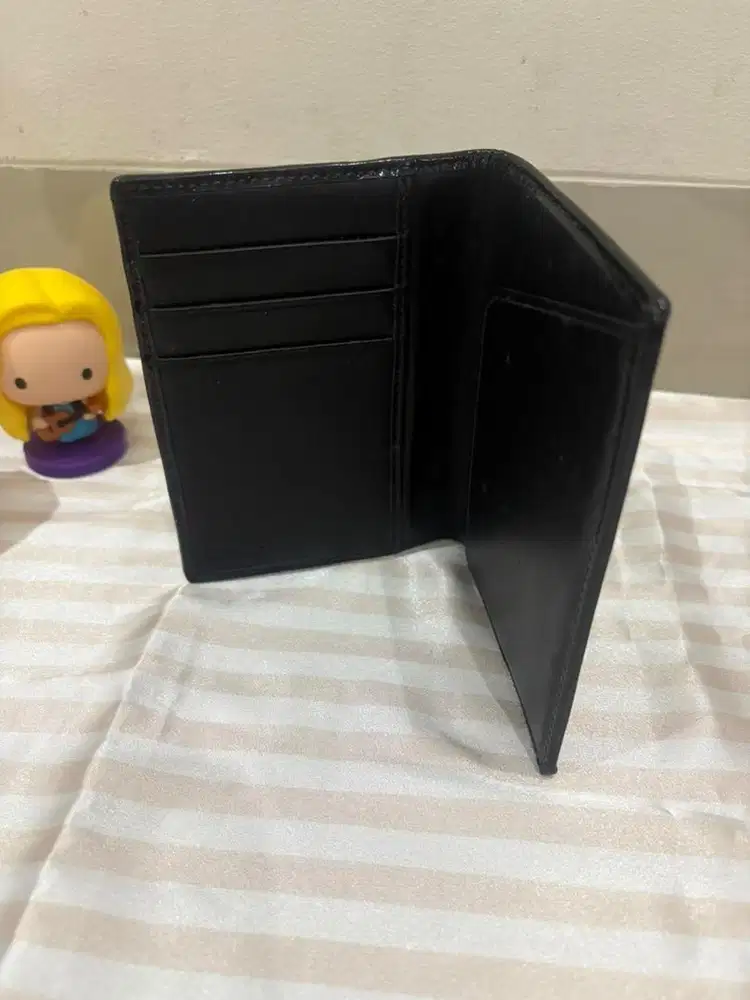 Preloved passport case coach black signature