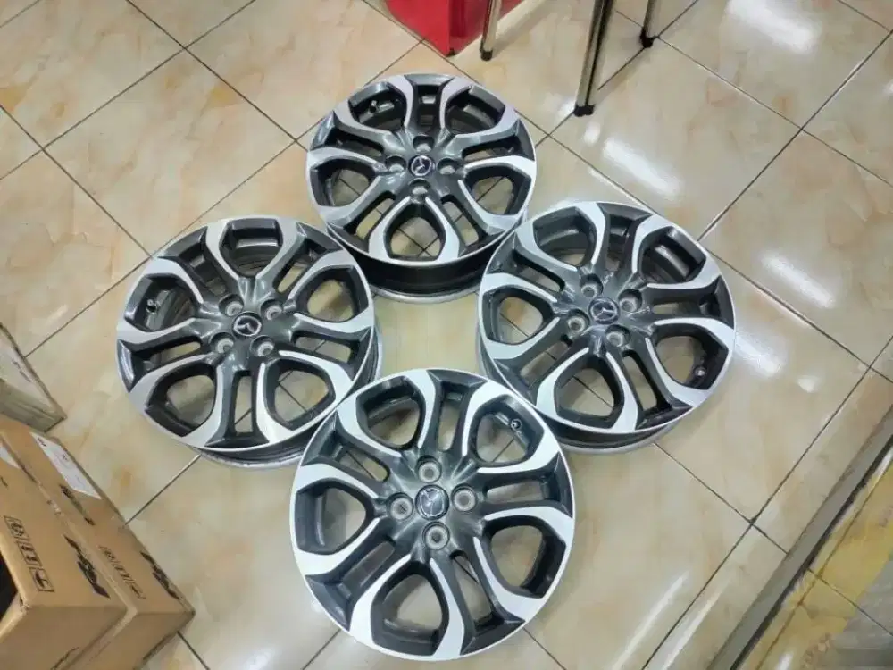 Velg toyota inova luxury r15 original