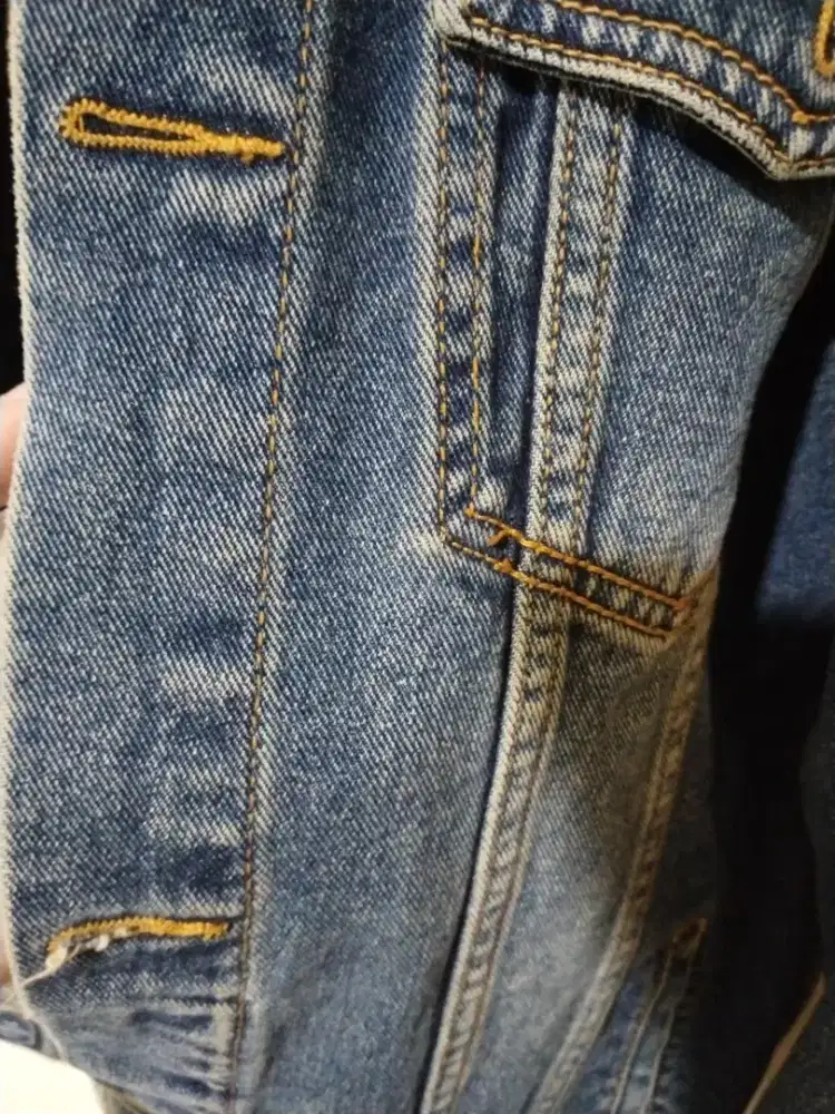 JAKET JEANS BARU DIPAKAI 2X