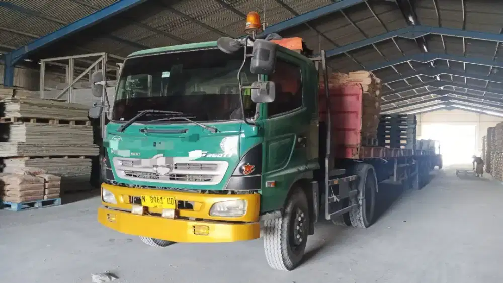 HINO SG260 HEAD TRAILER