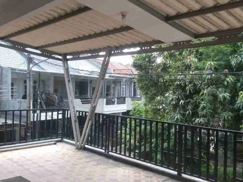 Di jual cepat rumah mutiara taman palem jakarta barat