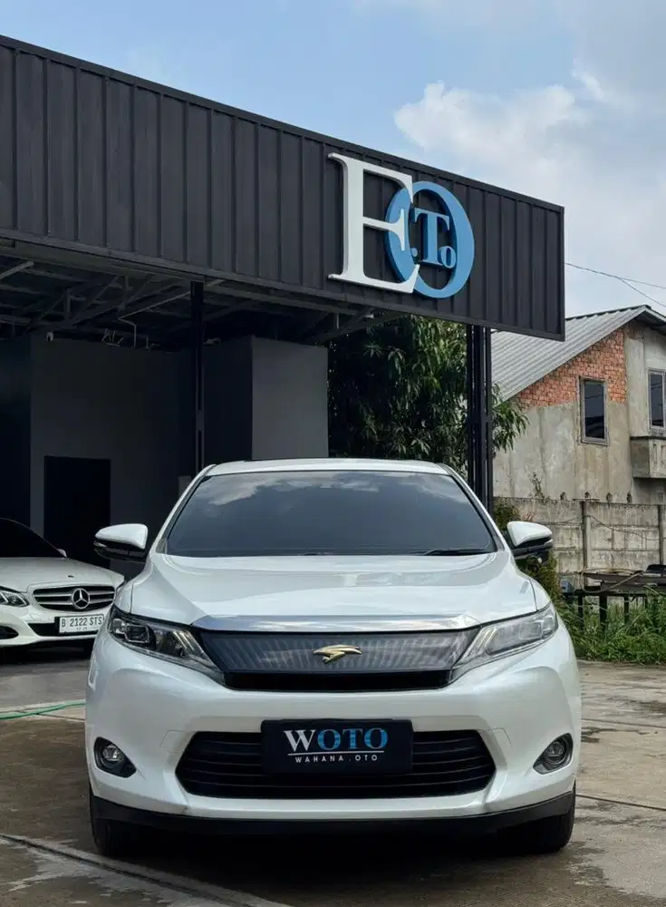 [ CBU ] Toyota Harrier 2.0L AT Facelift 2017