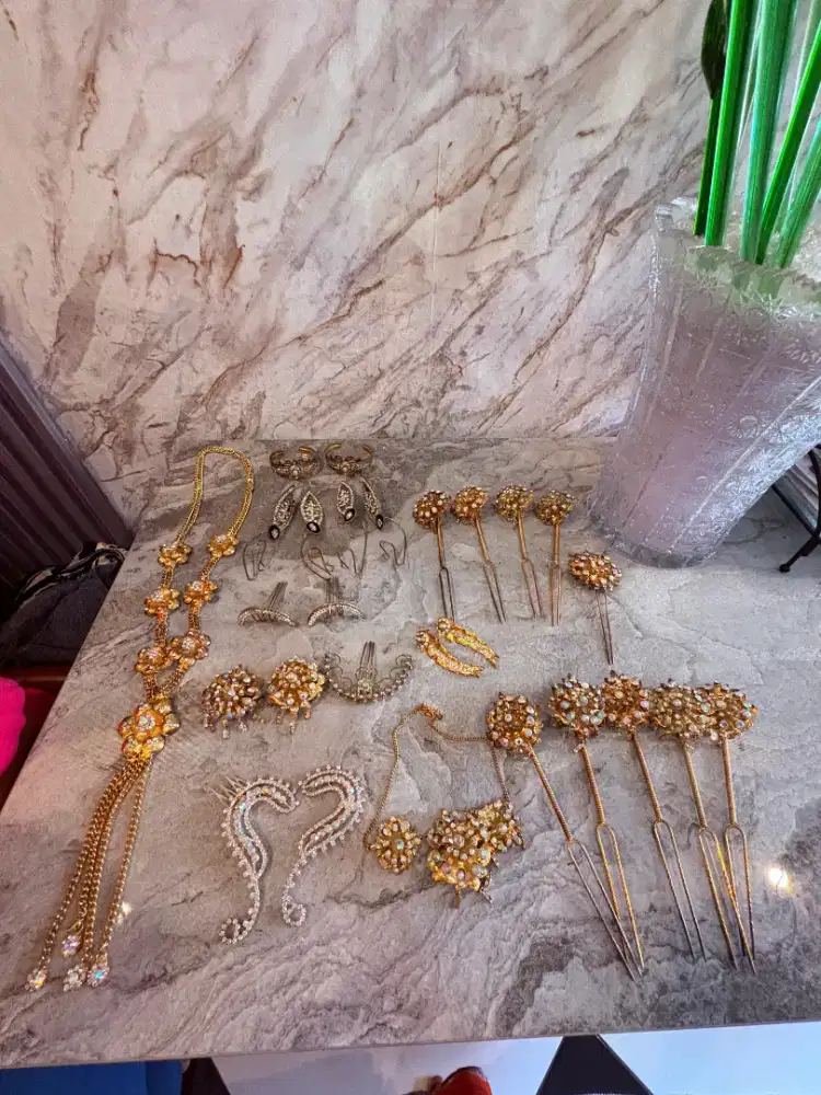 Aksesoris pengantin solo