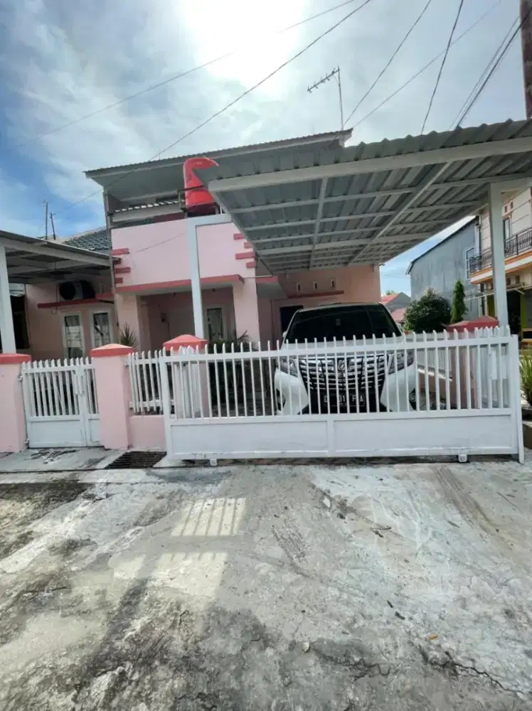 Disewakan rumah mewah full furnish. STRATEGIS, AMAN DARI BANJIR