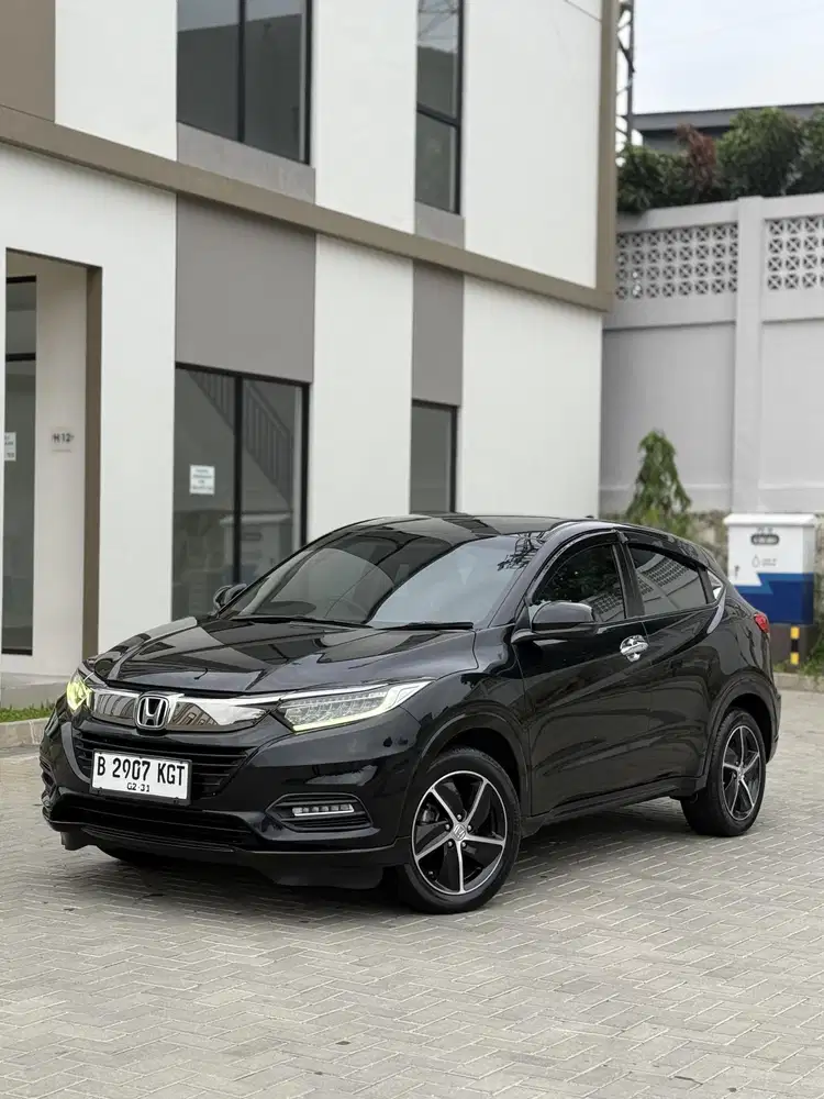 Honda HR-V PRESTIGE AT 2021 KM 43 RB HITAM