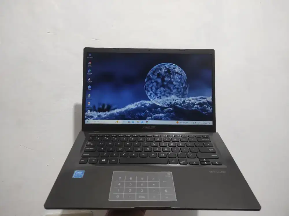 ASUS slim RAM 4 GB SSD 256 GB