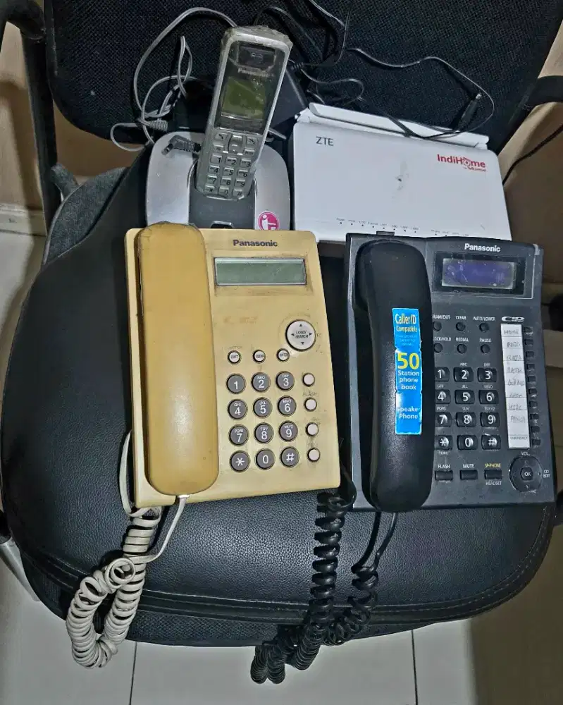 Mau jual borongan 3 tel panasonic dan wifi router