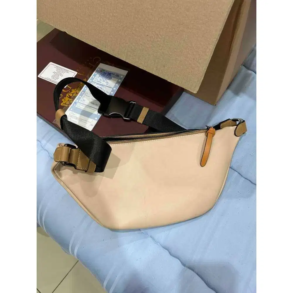 preloved Tas pinggang Cocha Jarang Pakai Seperti Baru