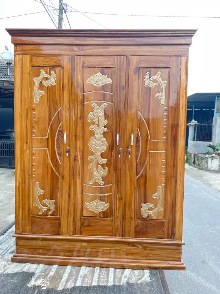 Lemari pakaian jati pintu3 murah