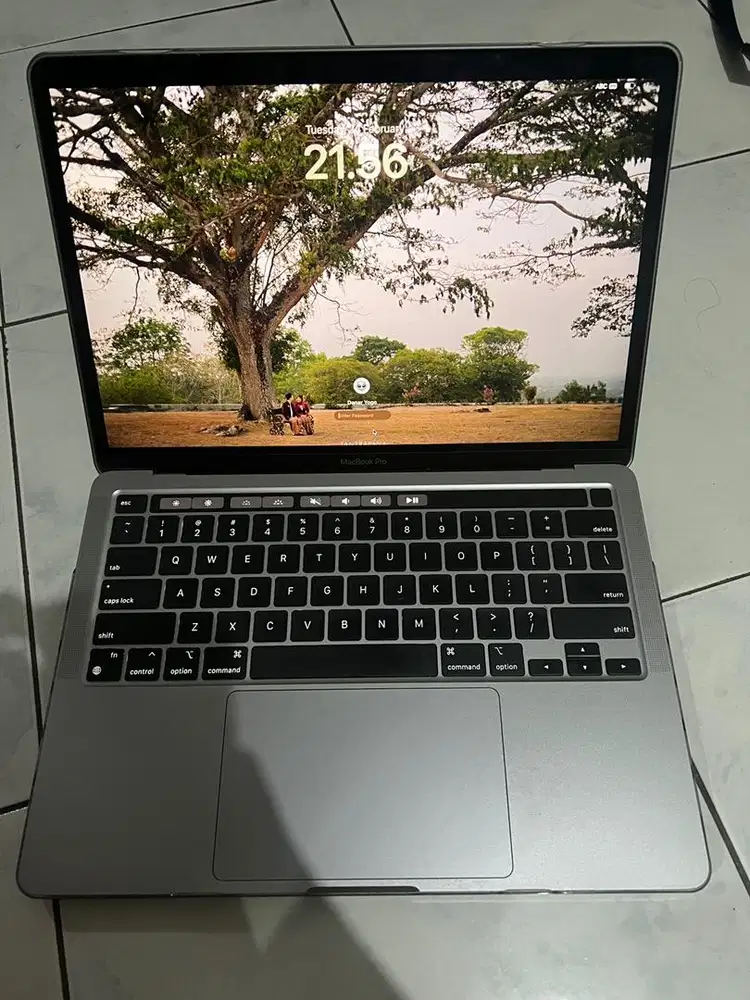 Macbook Pro M2 (13 inch 256 GB)