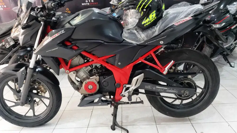 HONDA streetfire cb 150r 2018