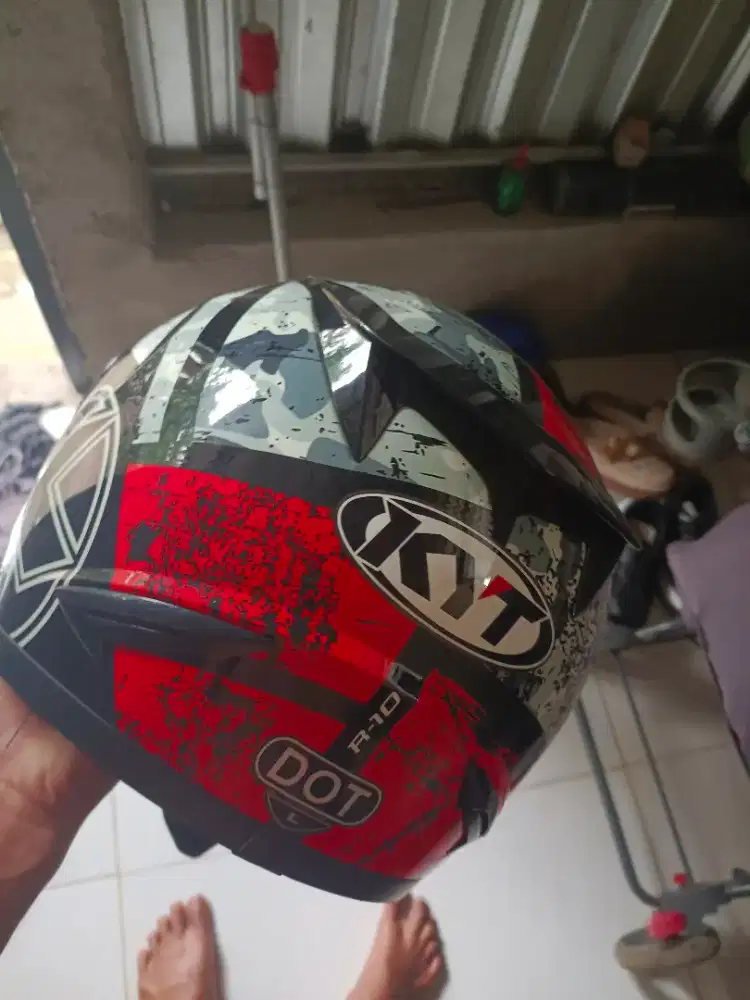 Helm KYT RC 10 bisa tebal