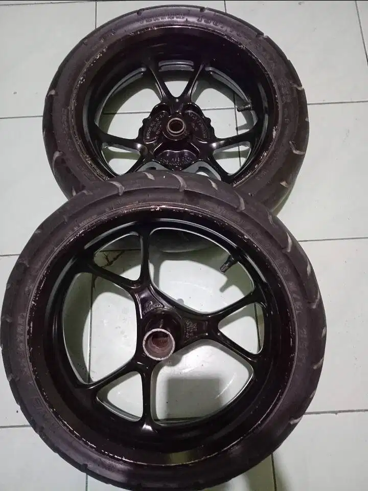 Dijual velg,knalpot,visor cover radiator Nmx copotan ORI