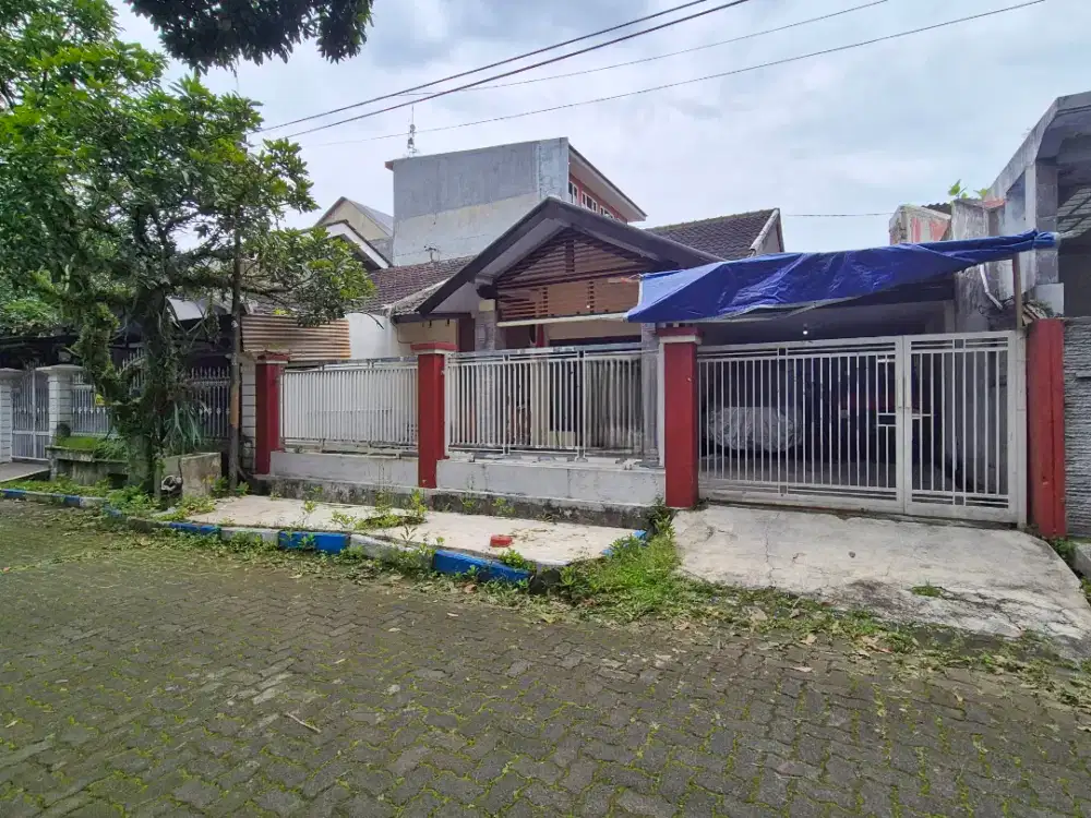 Rumah Siap Huni Luas 171 m2 di Perumahan Araya Blok Depan