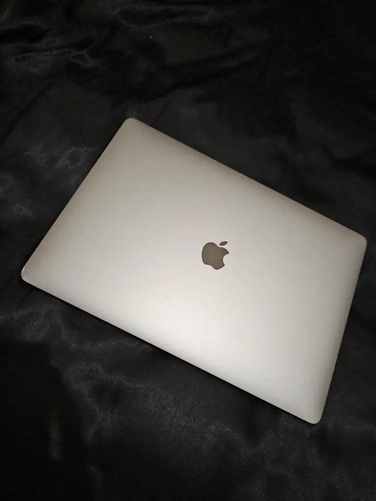 Dijual Macbook Pro 2018 16/512 15inc