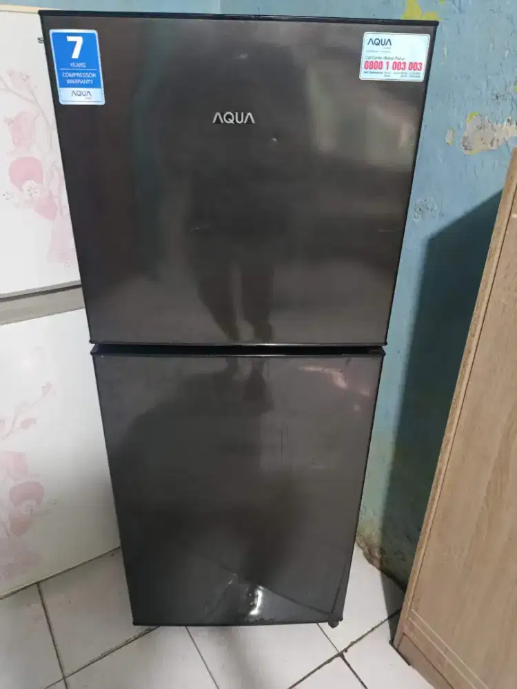 Kulkas 2 pintu merek AQUA