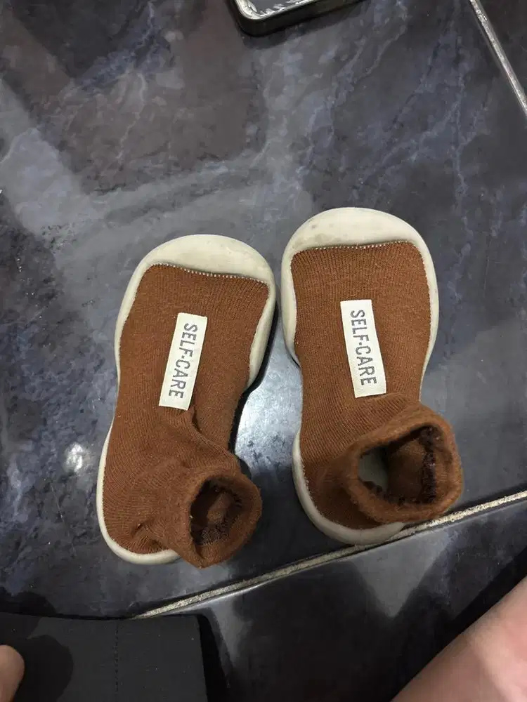 Sepatu bayi coklat